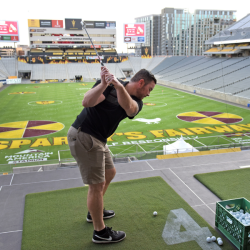 Man with a great backswing at bay 4