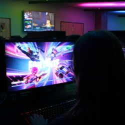 Student waiting for Fortnite page to load in Esports Lounge